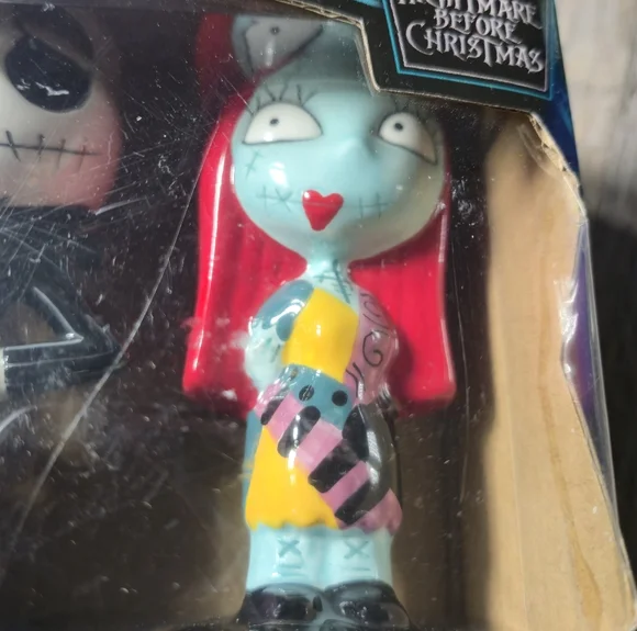 Disney Jack & Sally Sculpted Ceramic Salt & Pepper Shakers NIB - Picture 2 of 8